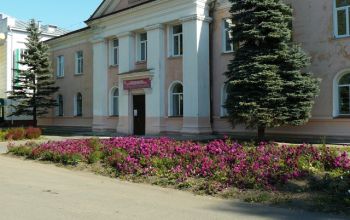 здание музыкальной школы (бывшее здание горкома)